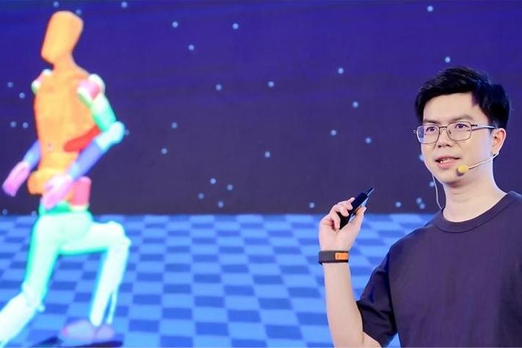 天才少年稚晖君kaiyun.com机器人走路进场！AI模型做大脑，目标售价20万以内